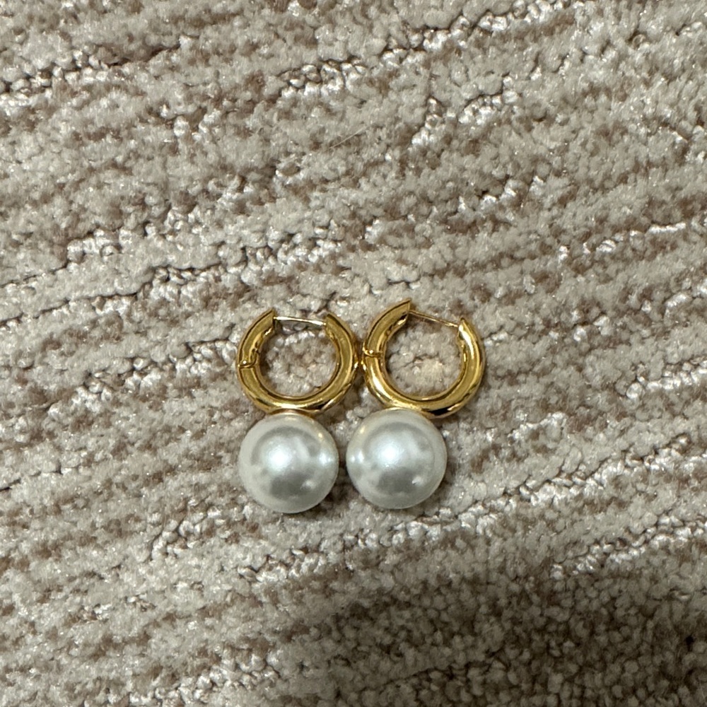 Elegant Gold and Pearl Hoop Earrings